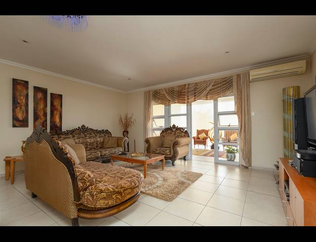 2 BEDROOM SIMPLEX FOR SALE IN LA LUCIA RIDGE